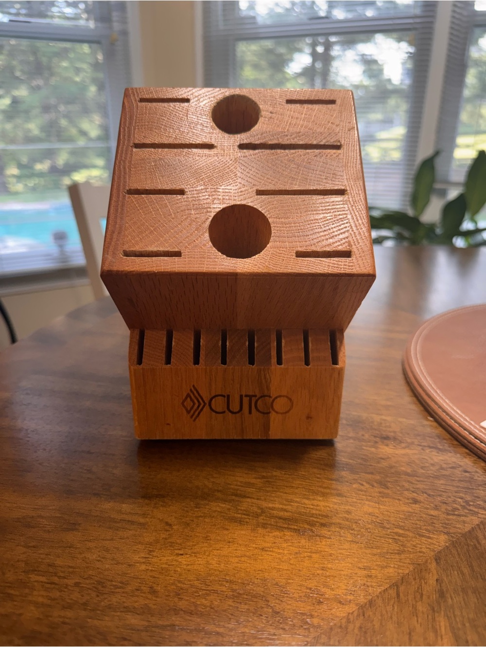 Cutco Homemaker 18 Slot Solid Wood Knife Block in great condition.